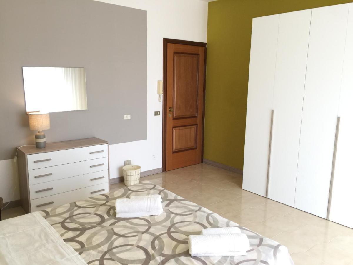 B&B Hollywood Olivadi Εξωτερικό φωτογραφία